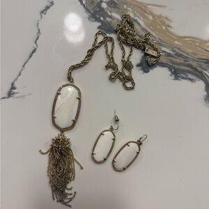 Kendra Scott matching pearl necklace and Elle earrings